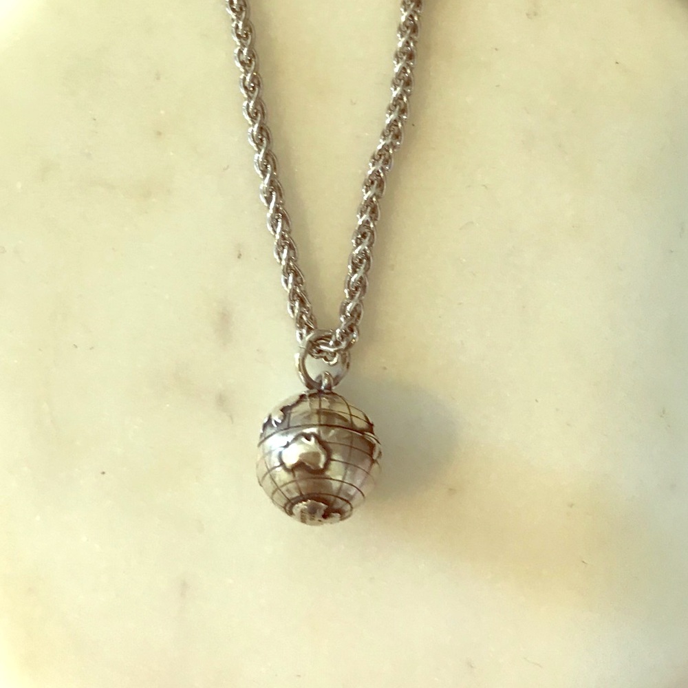 ⚜️James Avery Globe Necklace⚜️